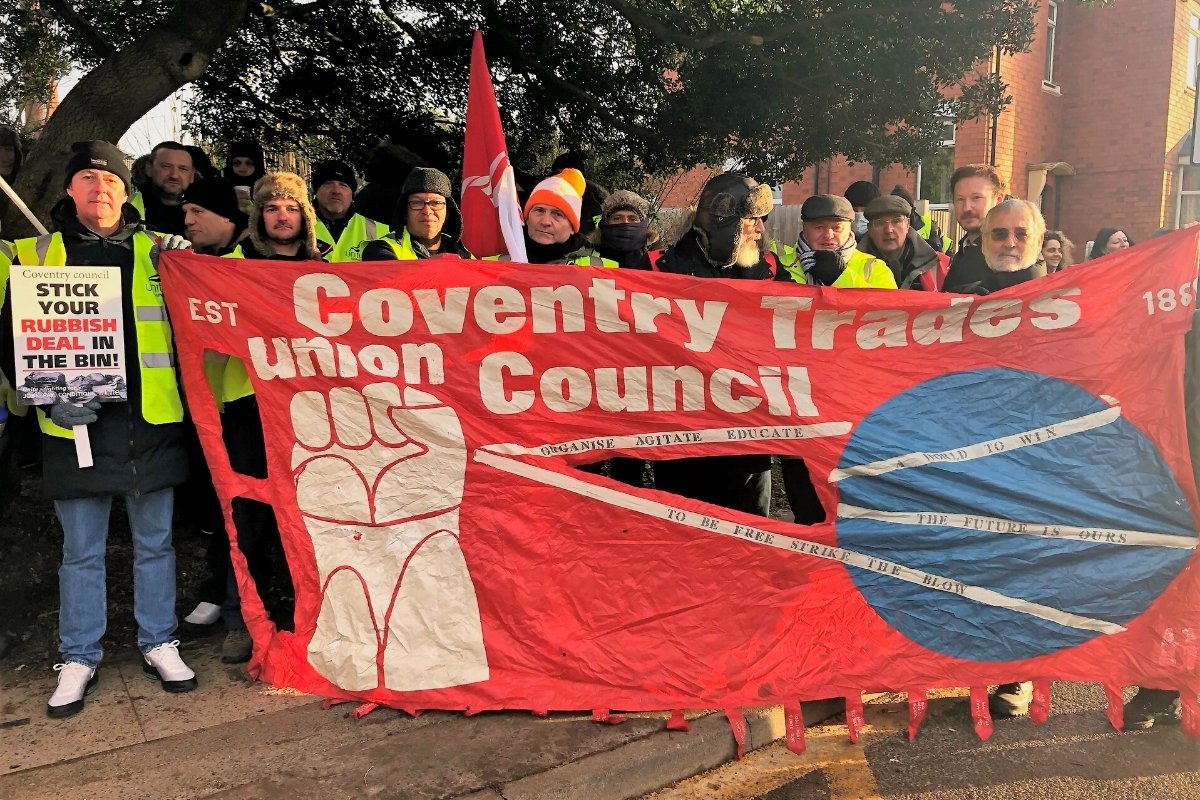 Coventry bin strike Drivers refuse rubbish pay! Socialist Appeal